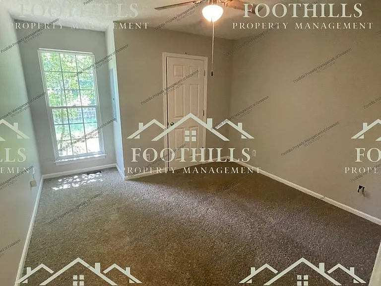 129 Ashton Ln — Photo 6