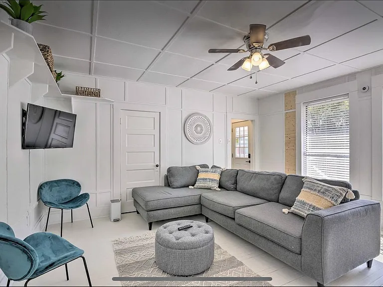 3402 Avenue Q 1/2 — Photo 8