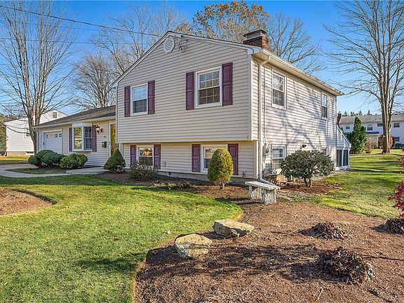 3rd image of 399 Knollwood Dr