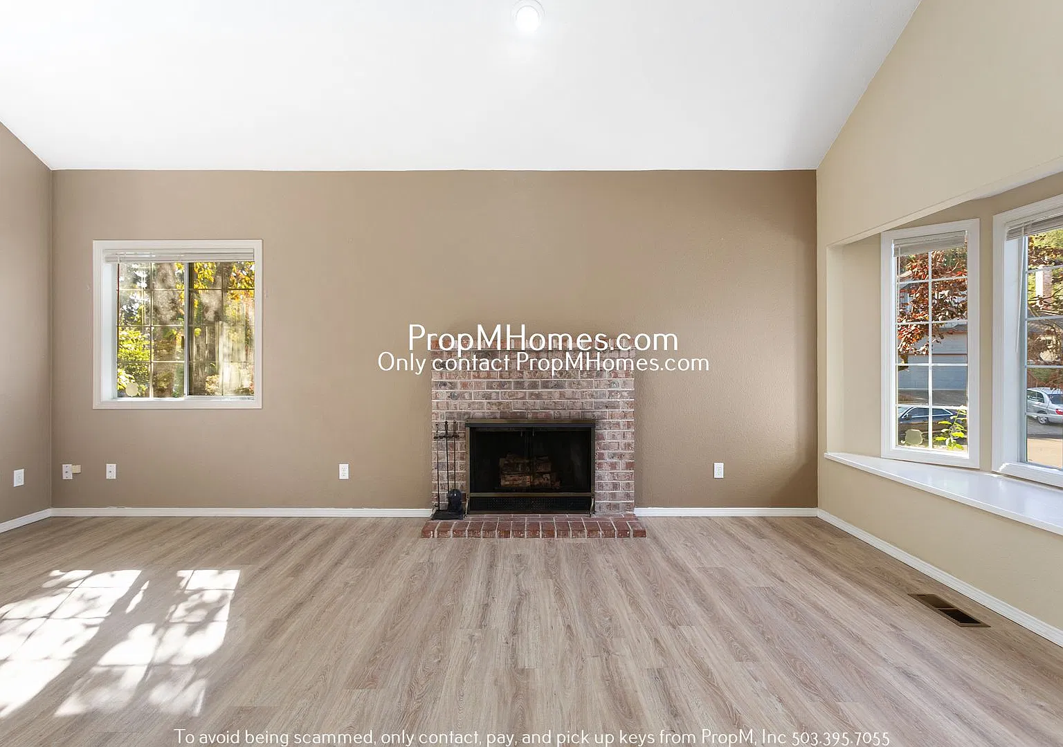 Alluring Three Bedroom Home In SW Tigard! — Photo 2