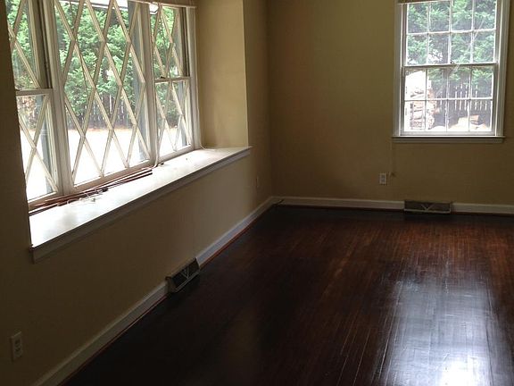 Front room before renovation.