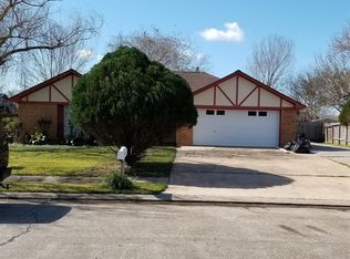 108 Ironwood St, Lake Jackson, TX 77566
