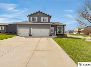 16302 Larimore Cir, Omaha, NE 68116