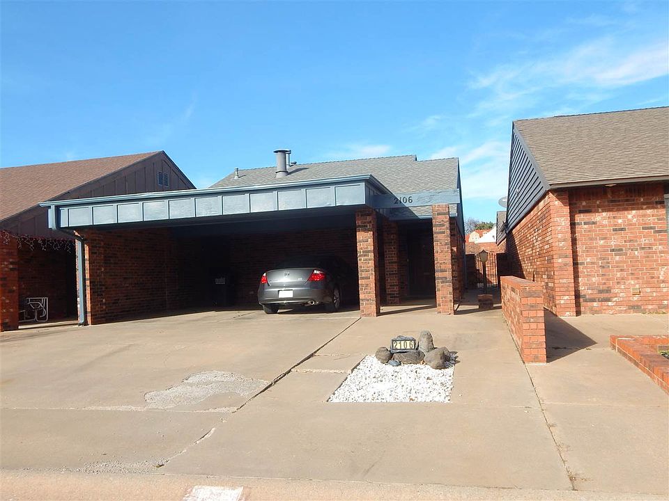 2nd image of 2106 Camelot Dr