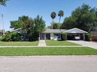 920 Orange Ave, Tavares, FL 32778