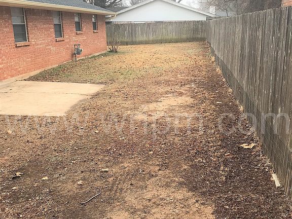 5th image of 1401 N Bradley Ave