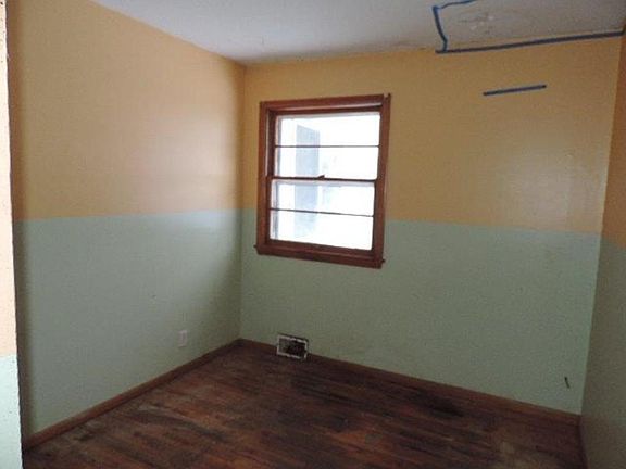 5th image of 6633 Wyoming Ave N