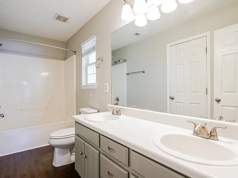 404 Barking Dr — Photo 11