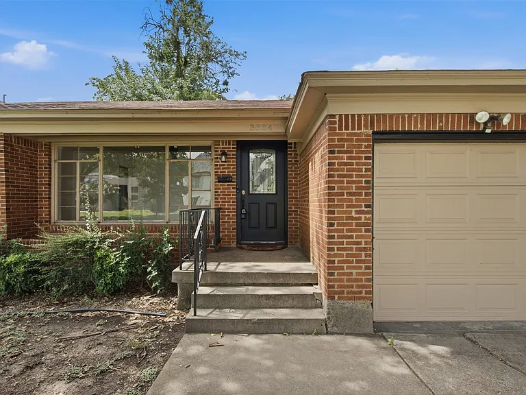 3884 Van Ness Ln — Photo 6