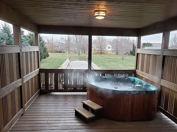 Hot tub on deck facing south