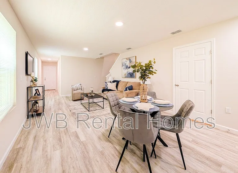 1284 Pangola Dr — Photo 6