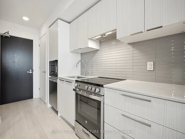 501 Yonge St #5204 — Photo 11