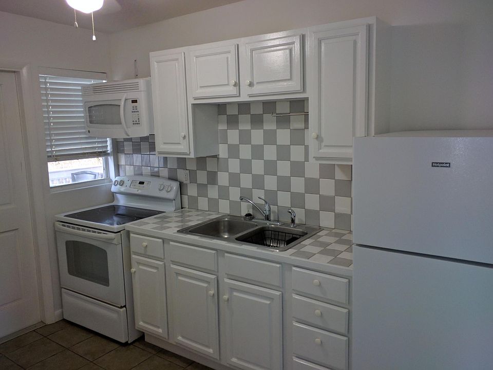 2nd image of 812 Baptist Ln