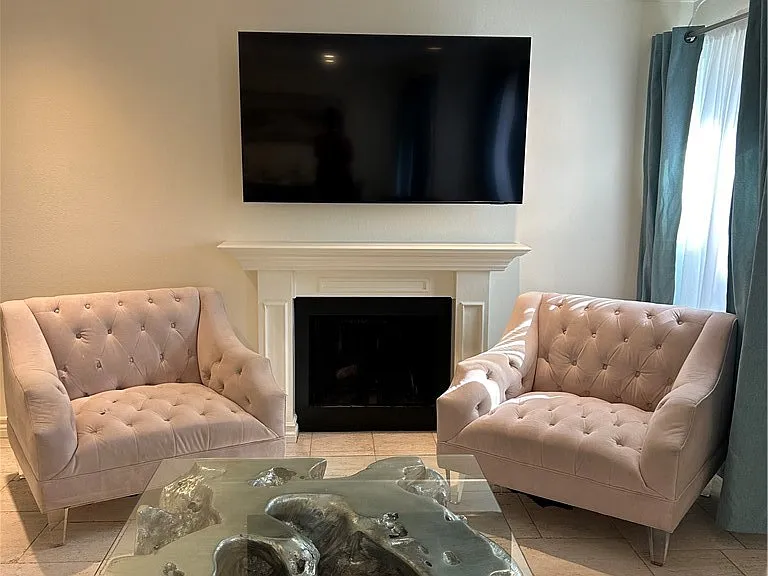 22141 Burbank Blvd #1 — Photo 3