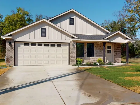 705 Cedar St, Cleburne, TX 76031