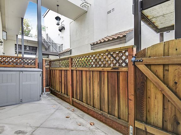 4th image of 925 N Morrison Ave #104
