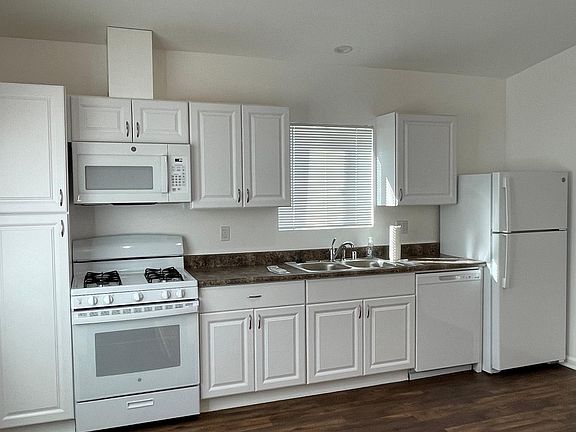 Kitchen, stove, microwave, dishwasher, refrigerator
