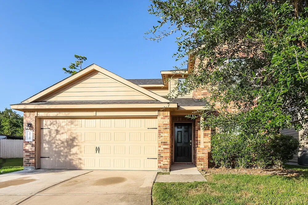 4 bed, 2.5 bath, 2644 sqft, $2,395 — Photo 1