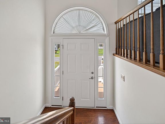 3rd image of 481 Ives St