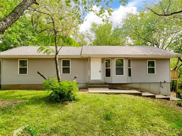 18009 Hidden Valley Rd, Independence, MO 64057