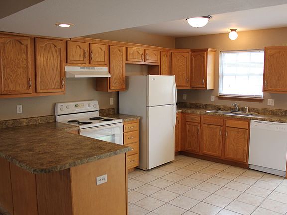 3rd image of 5550-5596 N White St #8507A0959