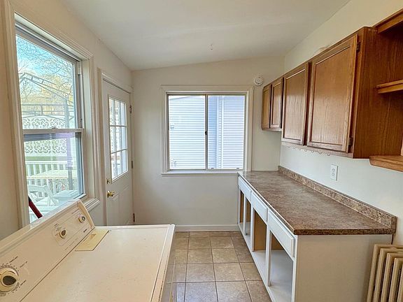 5th image of 63 Clarendon Ave