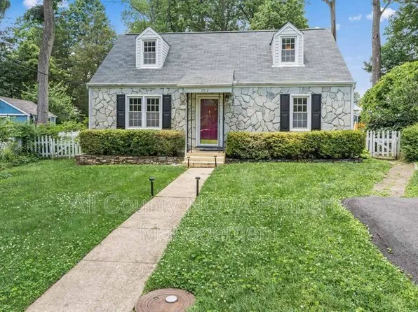 7312 Poplar Ct, Falls Church, VA 22042