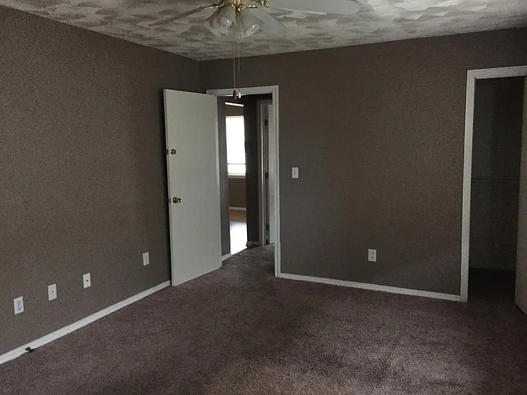 2110 N Chapman Ave — Photo 12