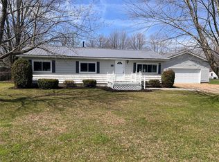 1620 Robison Rd, Erie, PA 16509