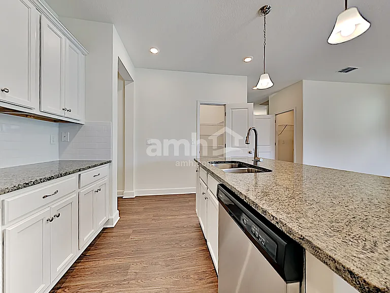 398 Sandstone Dr — Photo 4