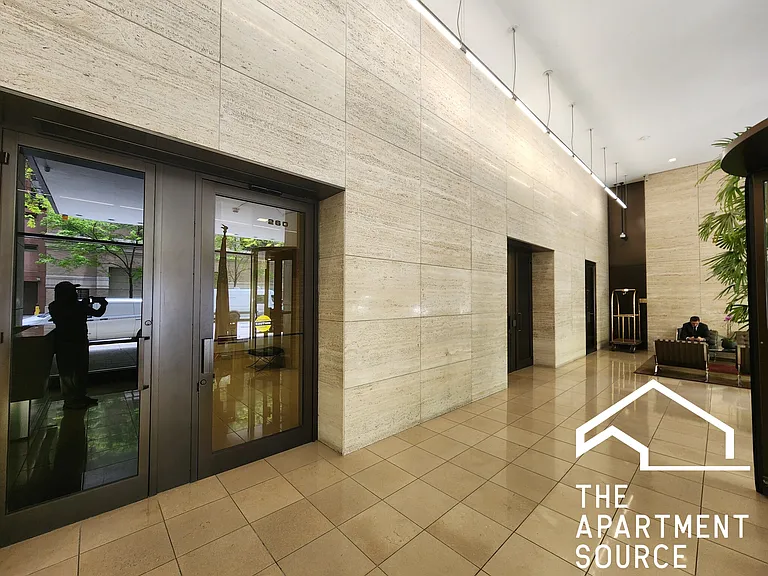 260 E Chestnut St #803 — Photo 14