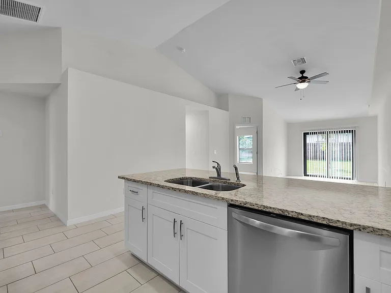 1413 Academy Blvd #1413 — Photo 6