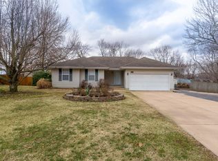 705 Hillcrest Ave, Nixa, MO 65714