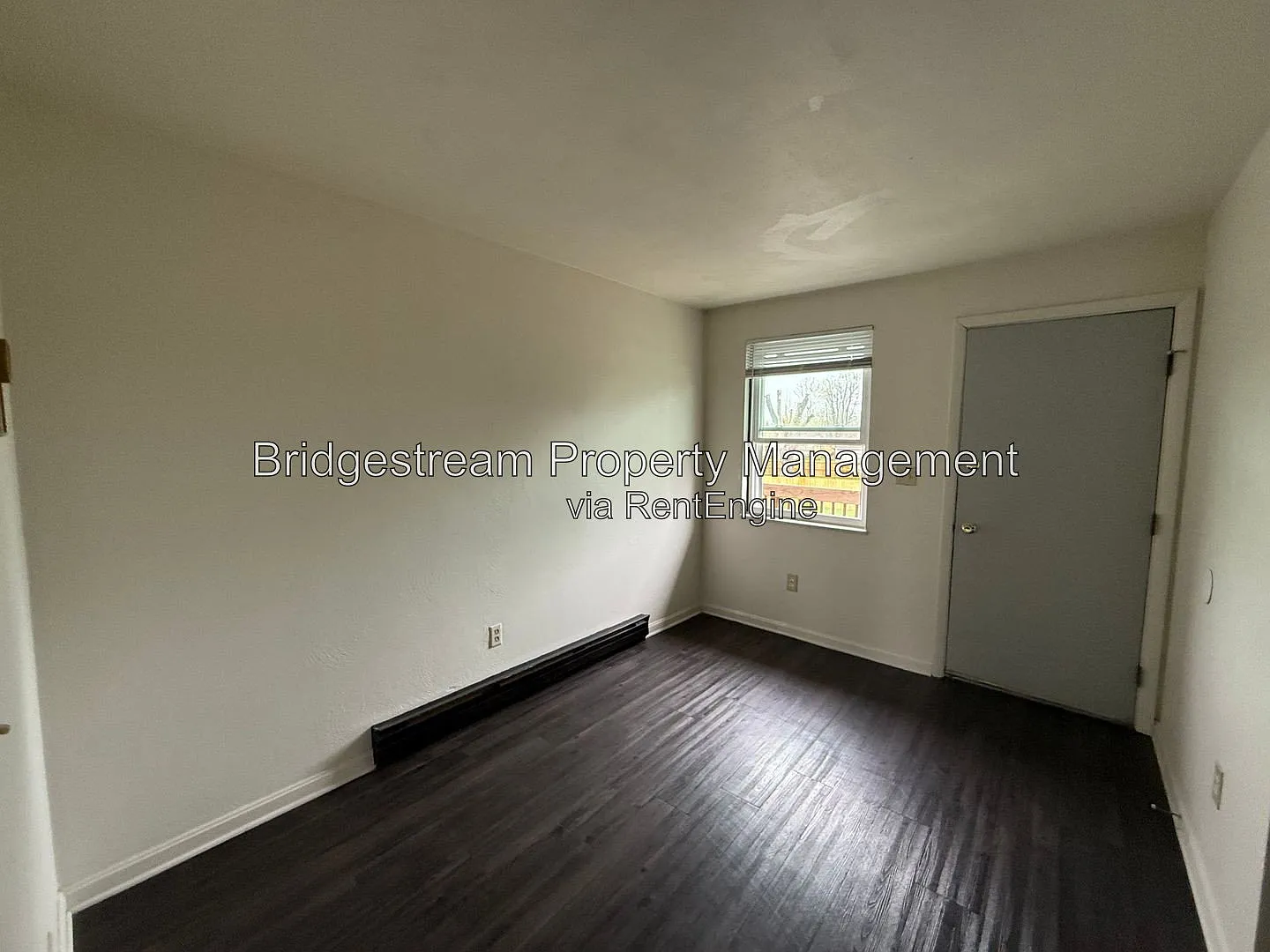 2 bed, 1.0 bath, 870 sqft, $895 — Photo 2