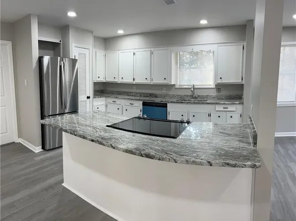 101 Alice Dr, Pineville, LA 71360