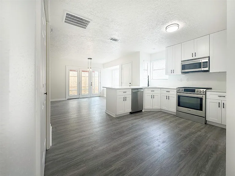 9843 Stableway Dr — Photo 8