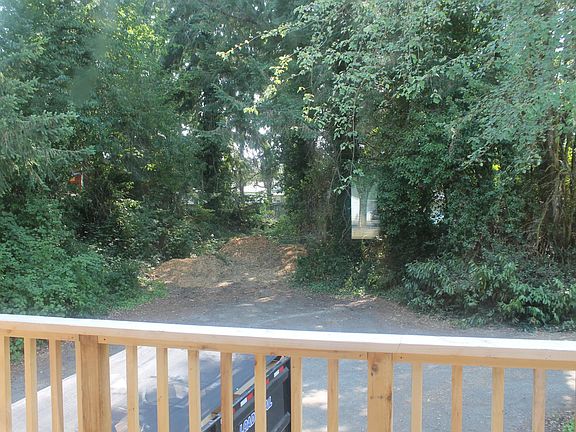 4th image of 3703 Grandview Dr W