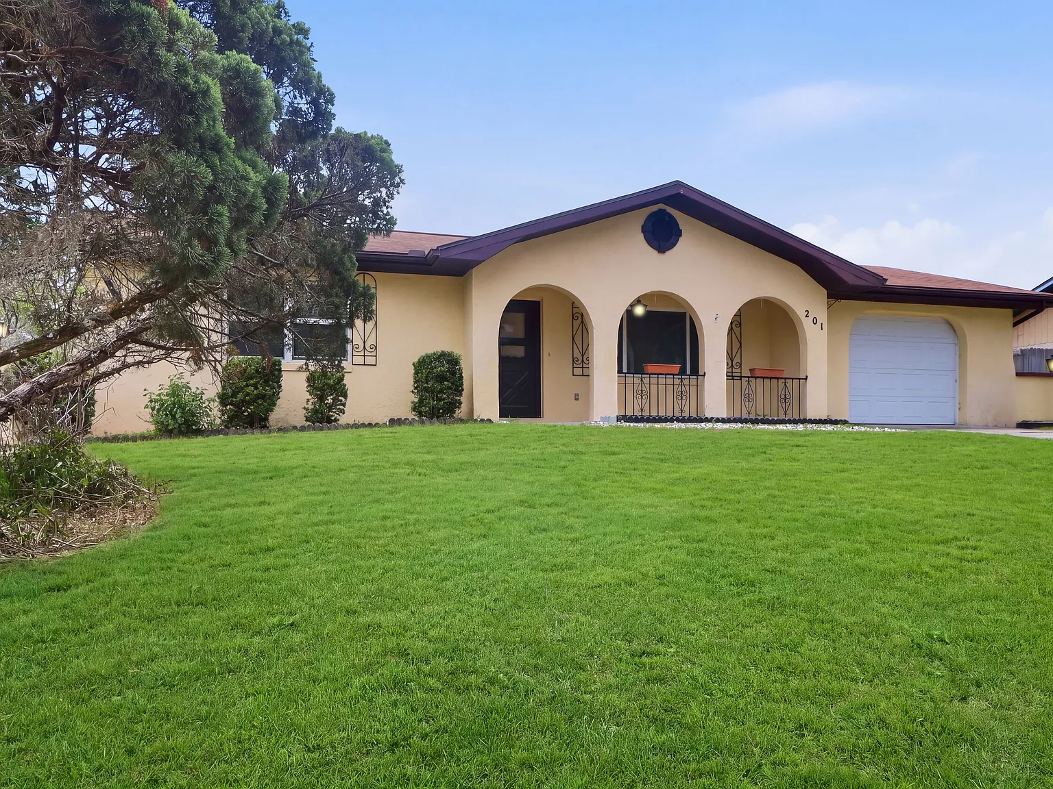 3 bed, 1338 sqft, $1,670 — Photo 3
