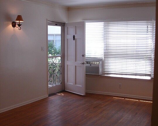 2nd image of 8539 Cashio St