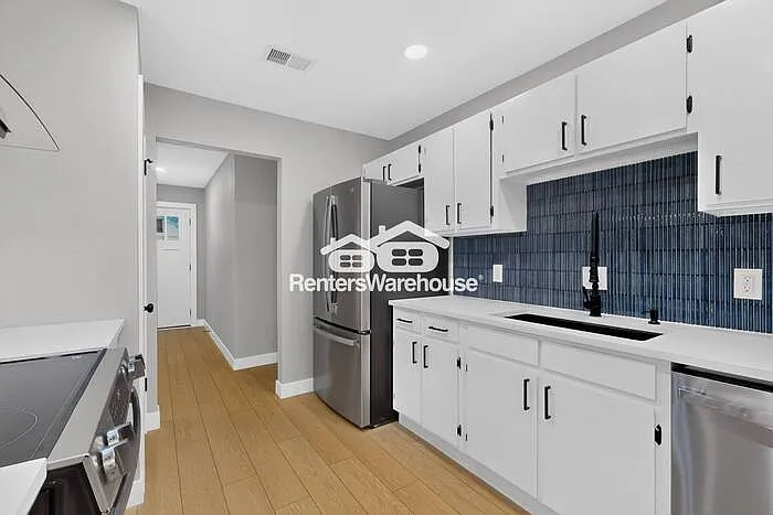 5306 Vincennes Ct — Photo 15