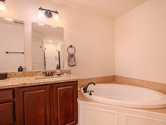 3rd image of 101 Mariposa Dr