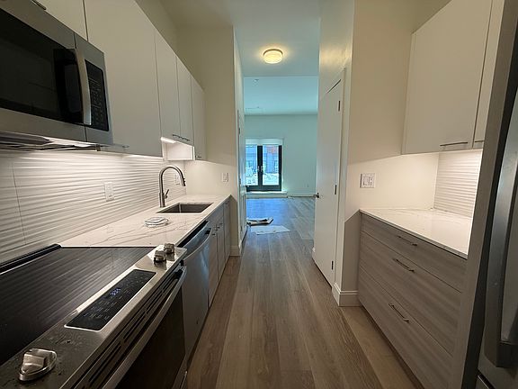 5th image of 1080 Commonwealth Ave #213