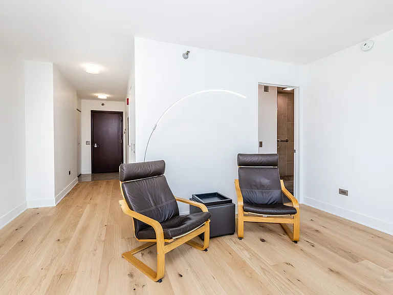 33 W Ontario St #31D — Photo 4