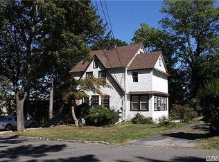 5 Clark Dr, Great Neck, NY 11020