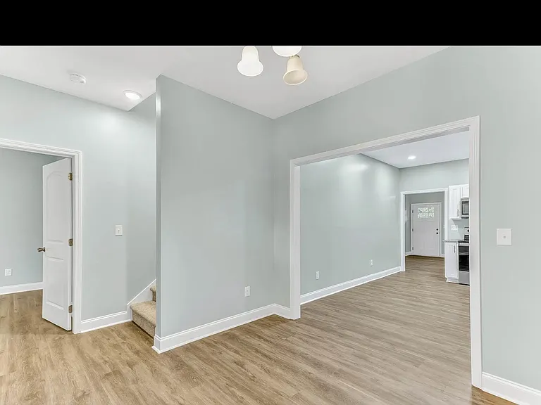 1317 Glenn St — Photo 5