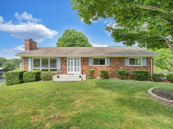 1207 Laymantown Rd, Troutville, VA 24175