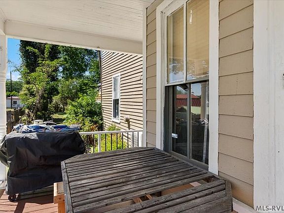 3rd image of 906 Roanoke St