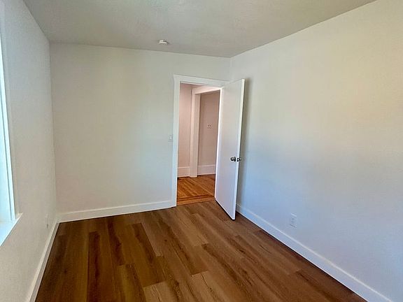 4th image of 710 Grove Way