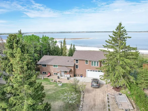 642 NE Cedar Way, Camrose County, AB T0B 1M0