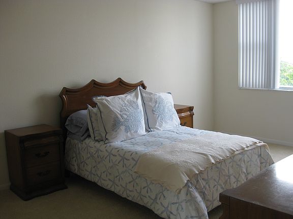 4th image of 4200 Hillcrest Dr APT 615